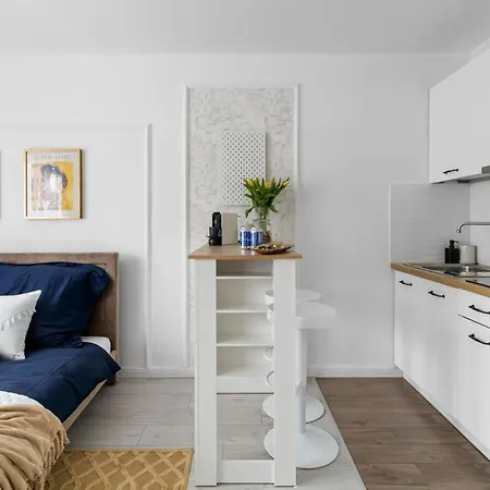 Elegant For Two In The Centre Metro Rondo Onz