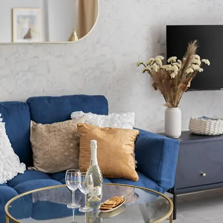 Elegant For Two In The Centre Metro Rondo Onz