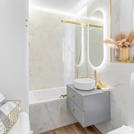 Elegant For Two In The Centre Metro Rondo Onz *