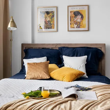 Elegant For Two In The Centre Metro Rondo Onz *